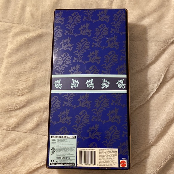 NRFB Vintage 1995 AVON ~ Winter Velvet Barbie Doll ❄️ - Picture 9 of 12